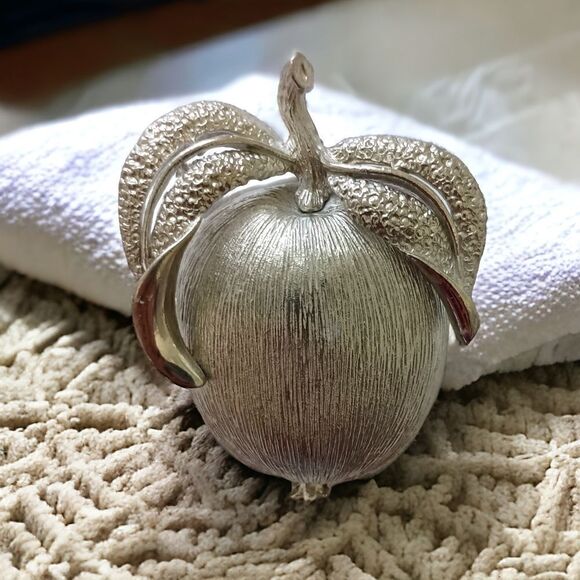 Sarah Coventry Apple Brooch Pendant Adams Delight Vintage 60s Silver Tone MCM.  - Picture 7 of 16